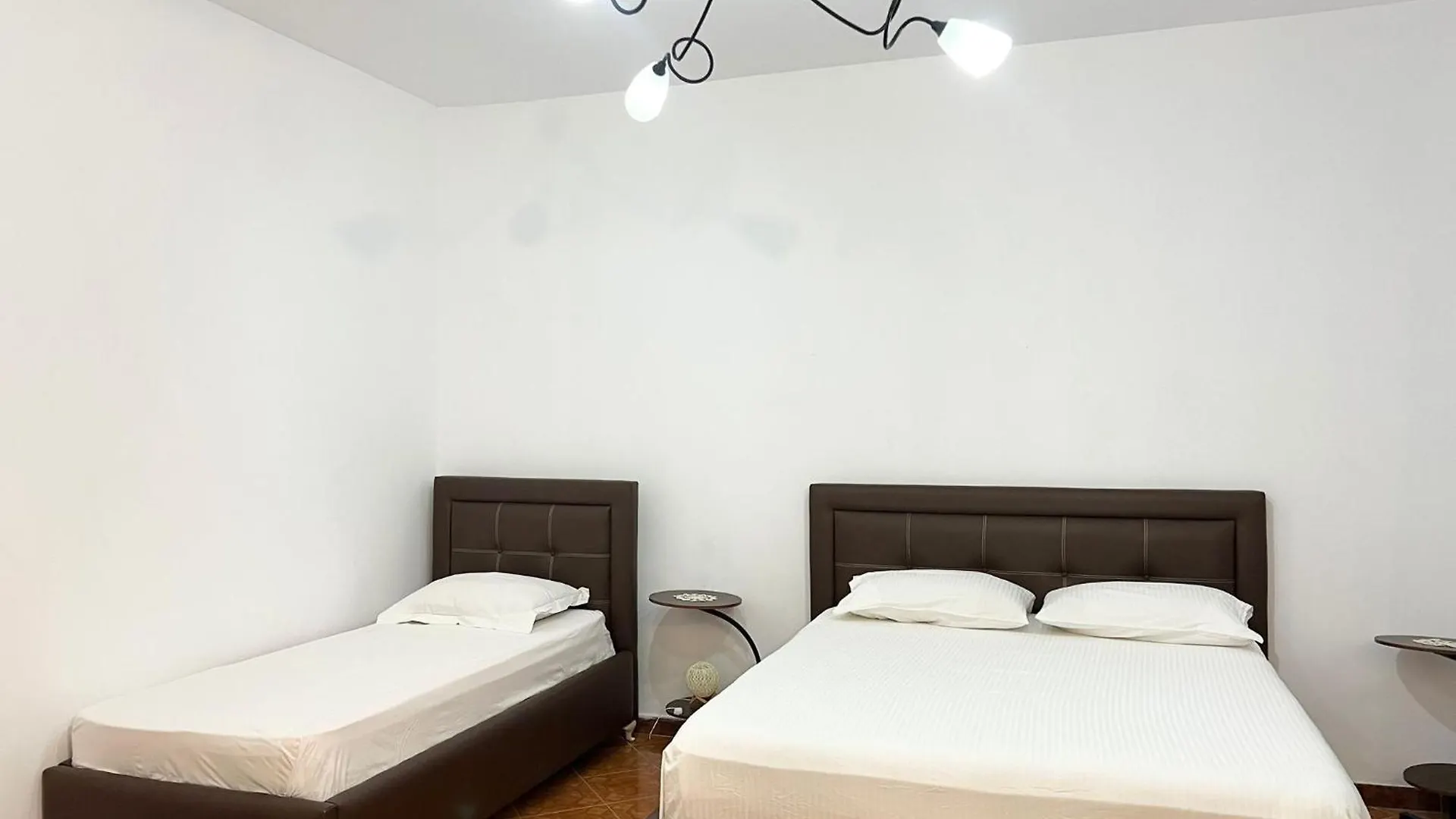 Homestay Modern Seaside Stay With Sunset Views & Private Balcony Vlore