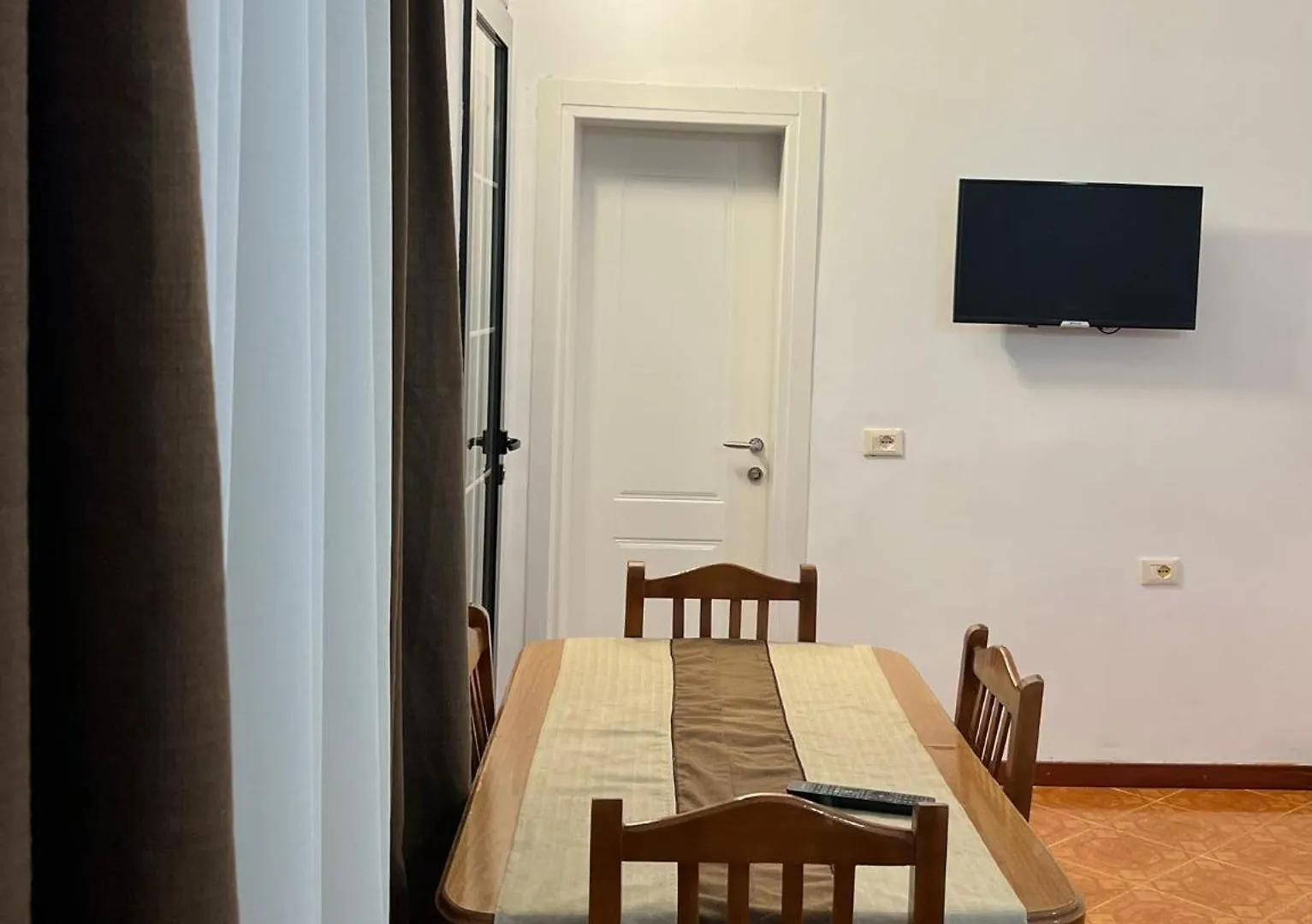 Modern Seaside Stay With Sunset Views & Private Balcony Vlore Albania